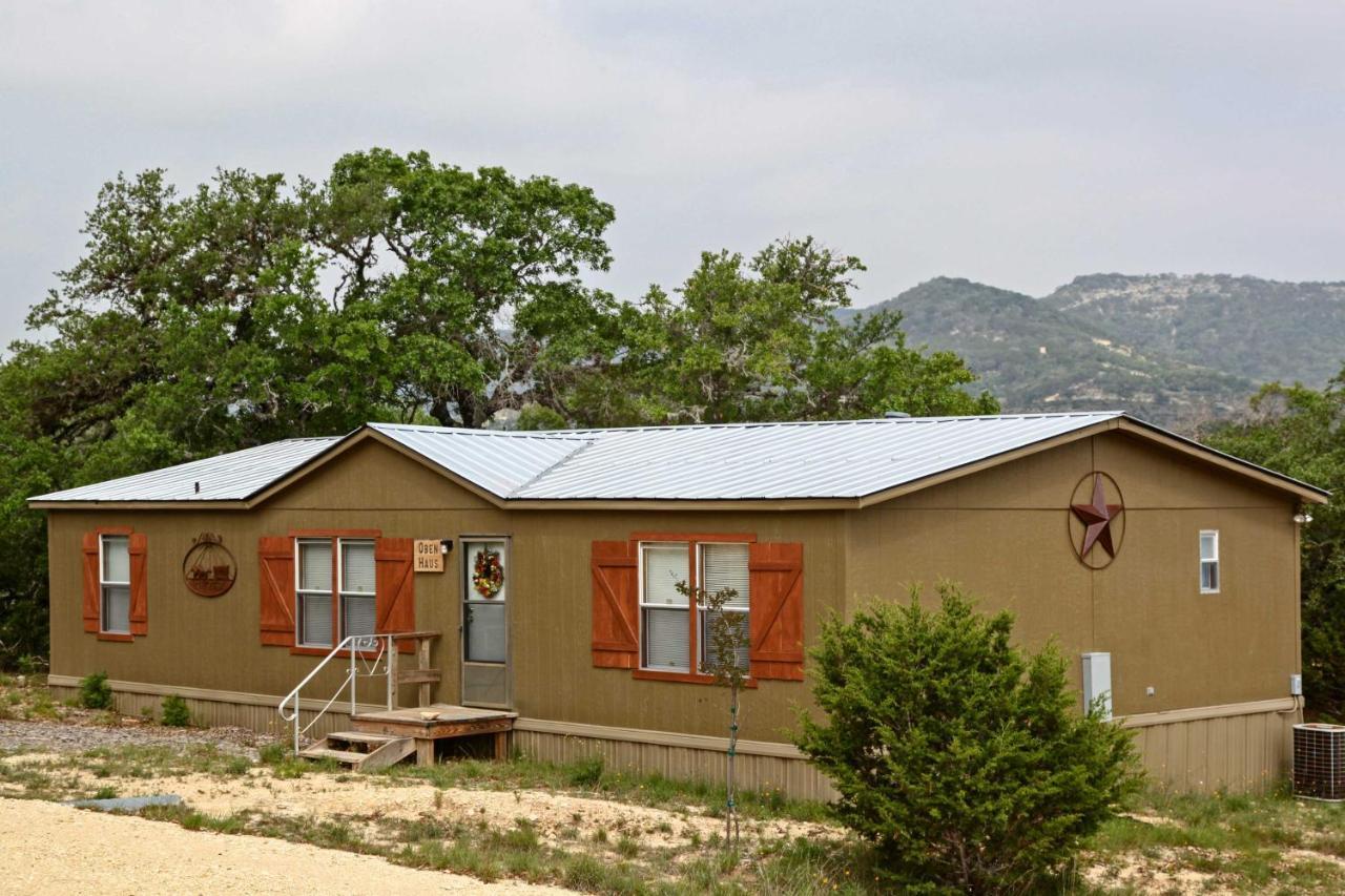 Utopia Family Home With Mountain Viewing Deck! Ngoại thất bức ảnh