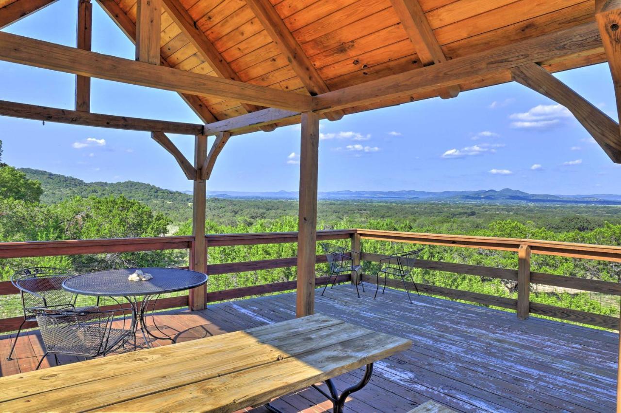 Utopia Family Home With Mountain Viewing Deck! Ngoại thất bức ảnh